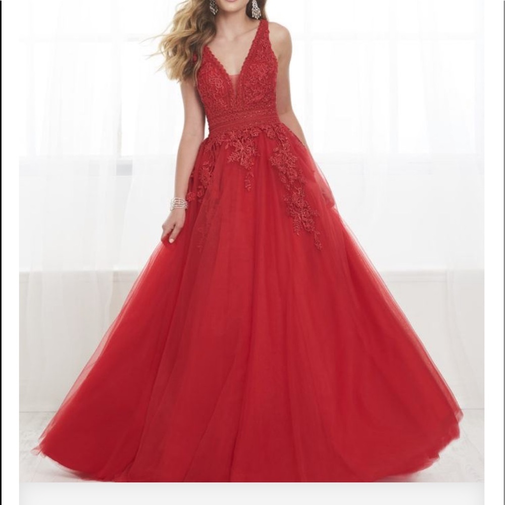 Red Prom dress - Picture 2 of 5